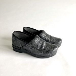 Dansko Professional Black Grey Leather Clogs size EUR 40, US 9.5 Comfy! EUC